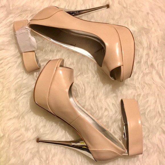 NIB Charlotte Russe Nude And Silver Heels - Picture 3 of 8